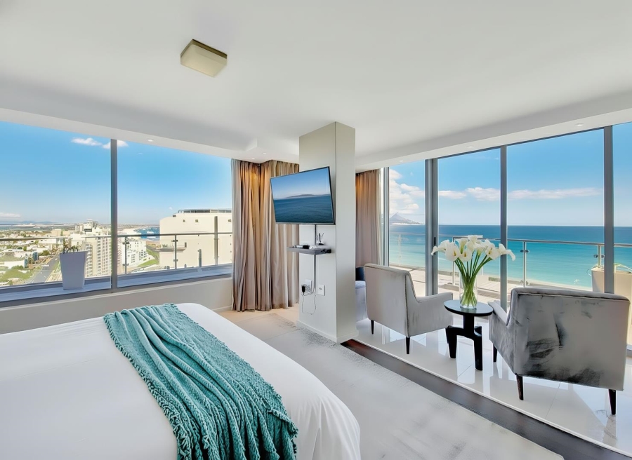 4 Bedroom Property for Sale in Bloubergrant Western Cape